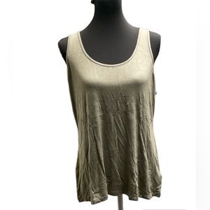 Shavonne Dorsey scoop neck top